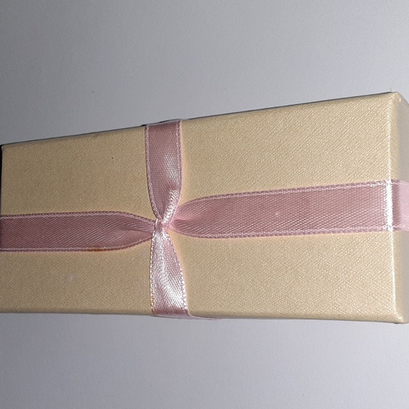 Avon Vintage Necklace & Earrings Silvertone Charms Butterflies, Round, Roses - Picture 4 of 5